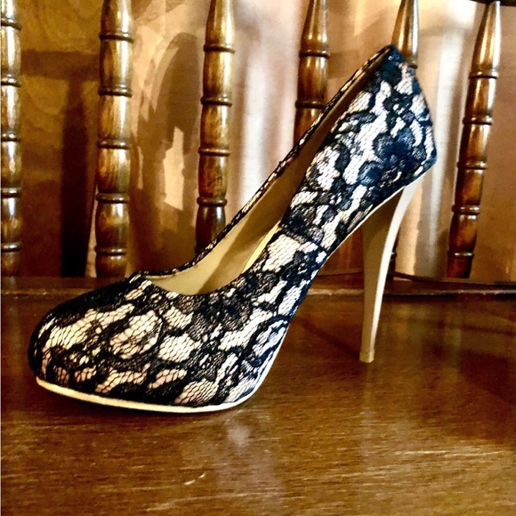 New NIB Coloriffics nude black lace heels size 6.5 - Picture 4 of 8